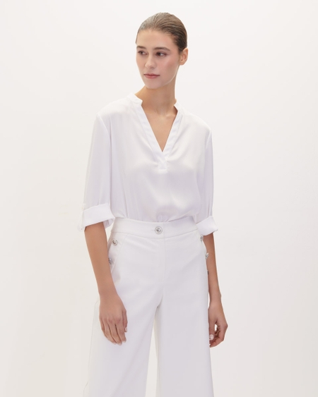 Blusa Blanca De Satín Cuello Mao Escote V