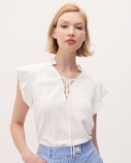 Blusa Blanca De Jacquard Con Escarolas