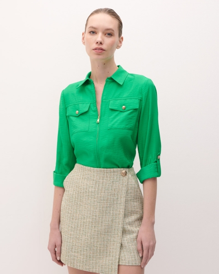 Blusa Verde Cuello Camisero Con Cierre Y Charreteras