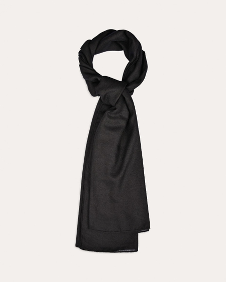 Pashmina Negra Lisa Placa Con Monograma