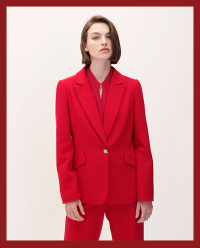 saco y pantalon rojo, moda 2023